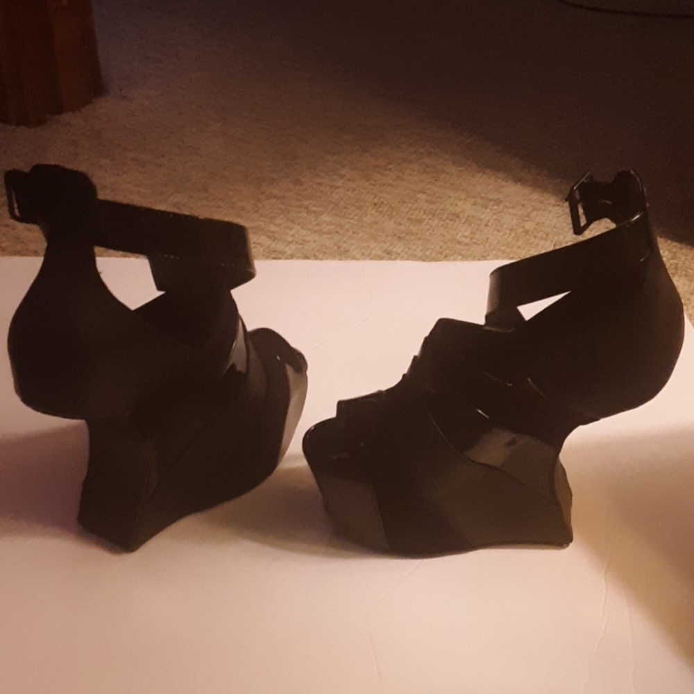 Shoes - Picture 3 of 3